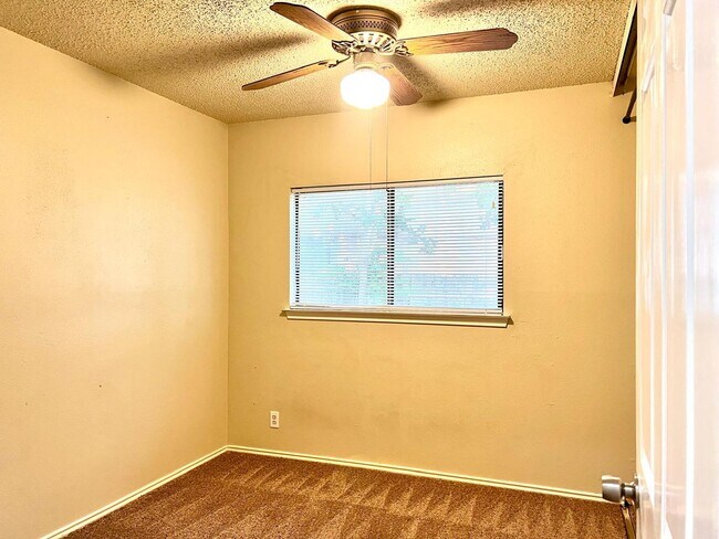 Building Photo - 207 Canoga Park Dr