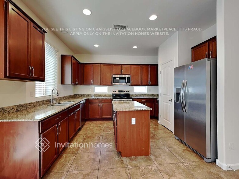 Building Photo - 1405 S Moccasin Trail