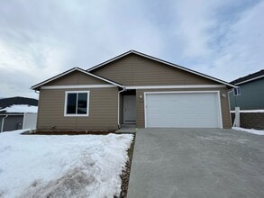 Building Photo - Luxury 3 bedroom, 2 bath home with double garage!