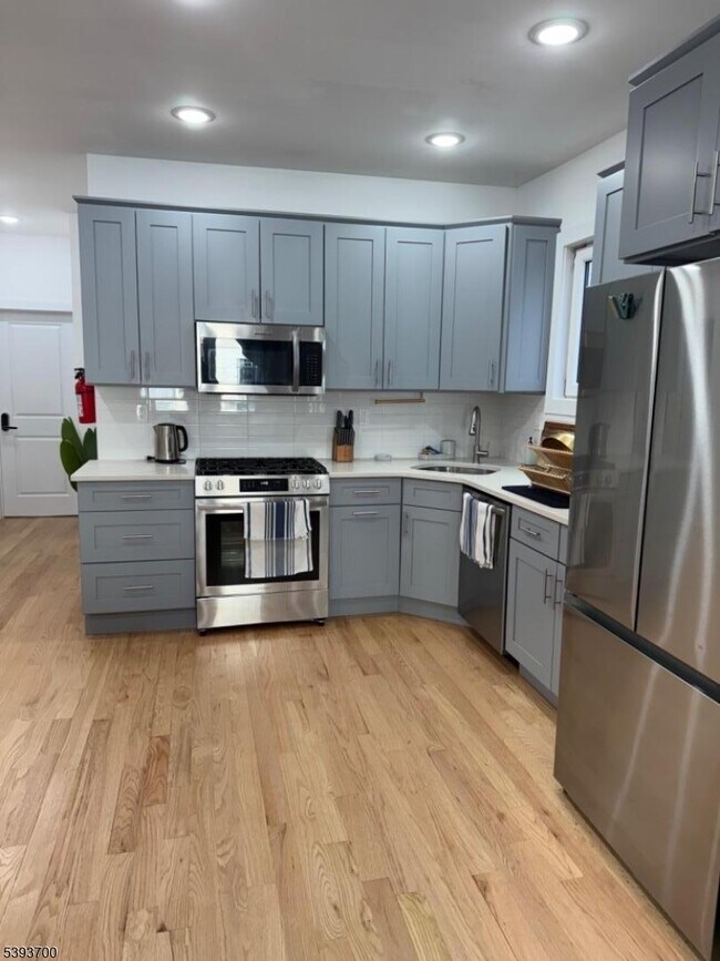 Building Photo - 492 S 20th St