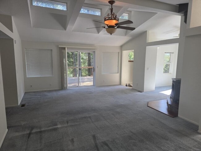 Building Photo - 11020 N Applegate Rd