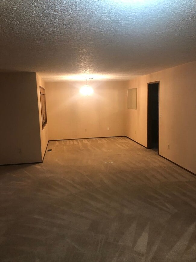 Building Photo - RC05