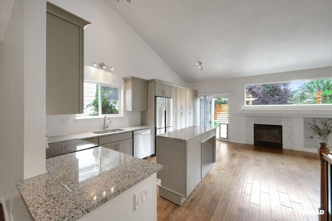 Building Photo - Beautiful 4BR House in Centennial