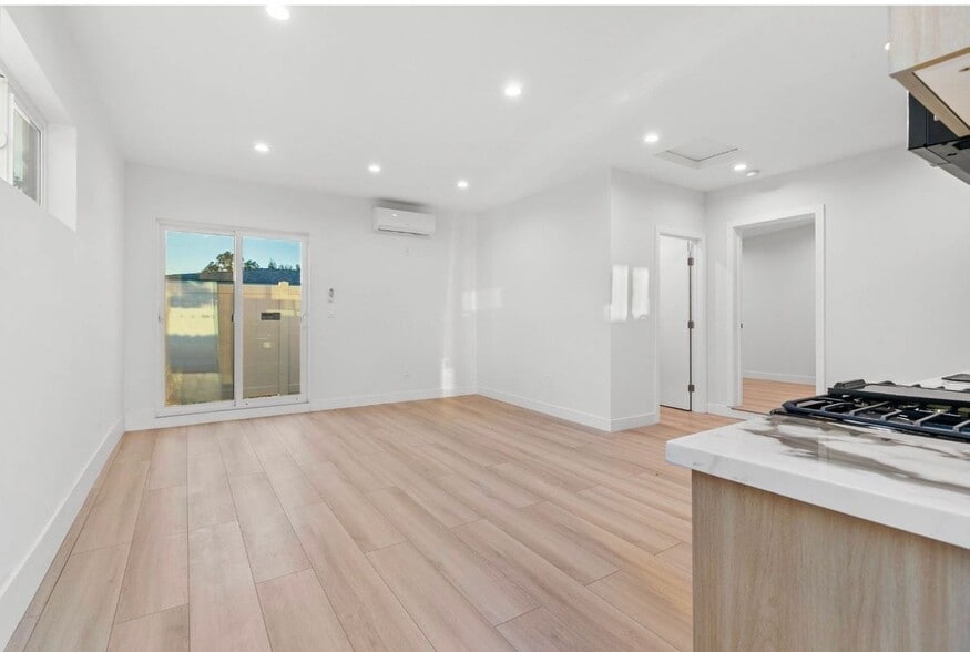 Building Photo - 8635 Le Berthon St