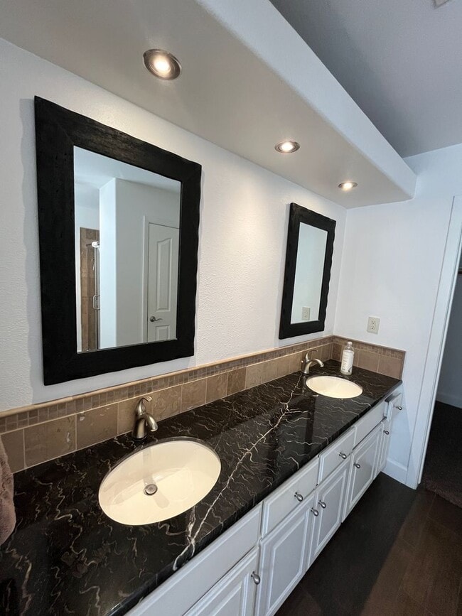 Building Photo - Beautiful Southside Visalia Home! Coming Soon!