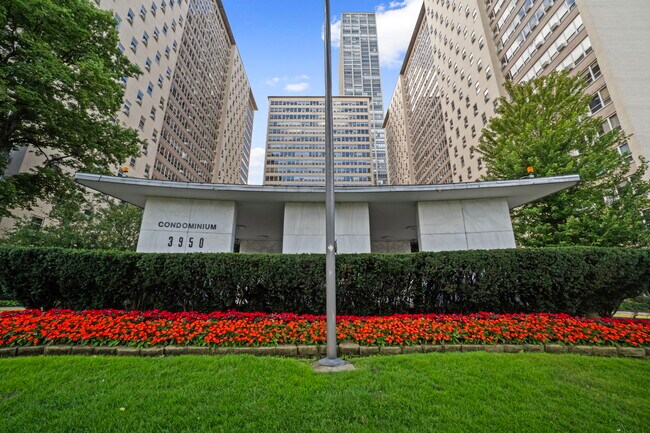 Building Photo - 3950 N Lake Shore Dr