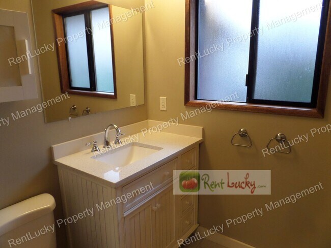 Building Photo - RARE FIND! Adorable 3-Bedroom Mid-Century Home in Great Des Moines Location!!