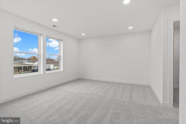 Building Photo - 12 Stonybrook Dr