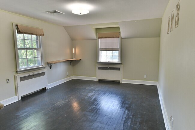 Building Photo - 2302 Rudy Rd