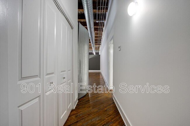 Building Photo - 421 S Main St