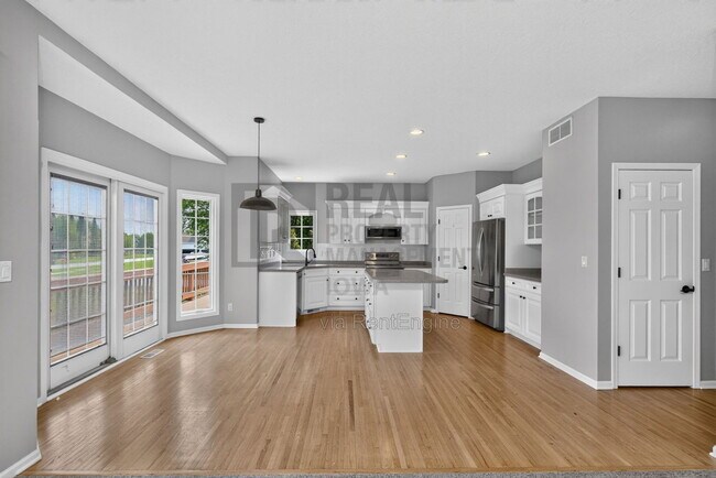 Building Photo - 2305 NE Hanover Ct