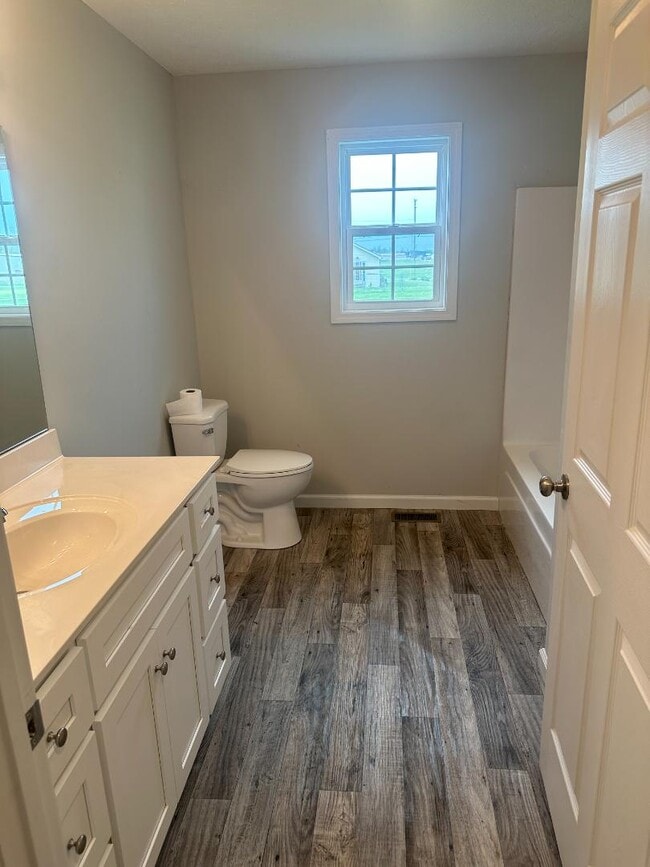 Building Photo - 300 Peach St