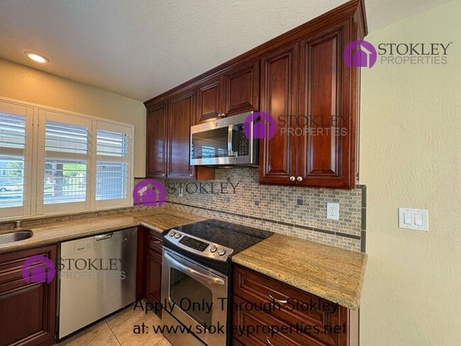 Building Photo - 323 Thistle Cir