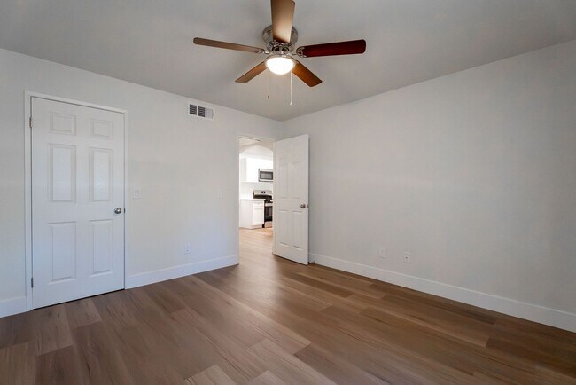 Building Photo - 5158 S Jones Blvd