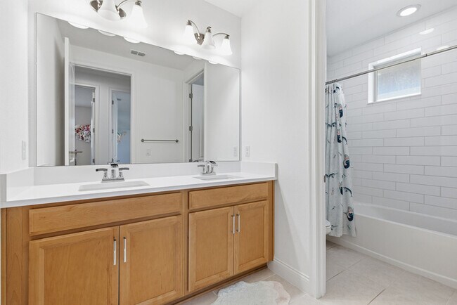 Building Photo - Luxury 5-Bedroom Residence in Eagle Creek with Indoor-Outdoor Living