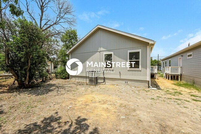 Building Photo - 4 Bedroom Pet-Friendly Home in San Antonio...