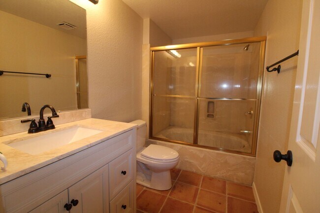 Building Photo - Alamo, Beautiful 1 bedroom 1 bath plus lof...