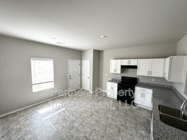 Building Photo - 2287 S Ouachita Dr