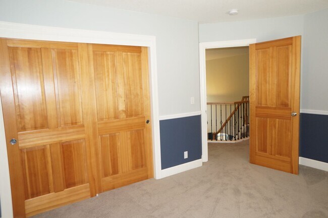 Building Photo - Spectacular NW Portland 4 bedroom with gue...