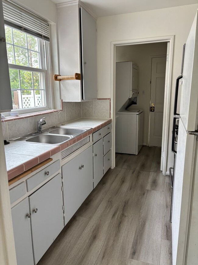Building Photo - Charming Sherman Oaks Home!
