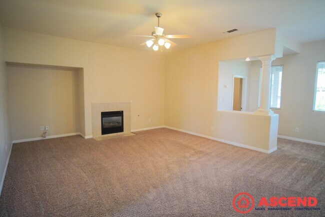 Building Photo - Gorgeous Home in the Southwest!
