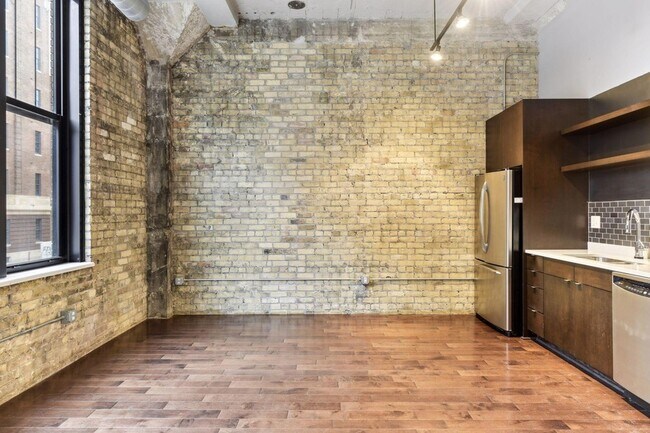 Building Photo - 618 N Washington Ave