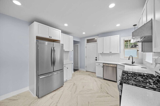 Building Photo - 1101 S Oak Park Ave