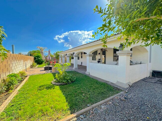 Building Photo - 47510 Stetson Ct