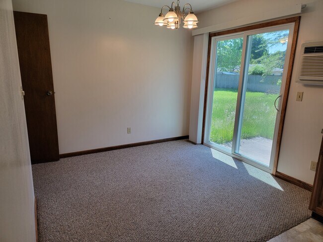 Building Photo - 6293 Amanda Dr
