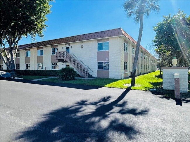 Building Photo - 1950 N Andrews Ave