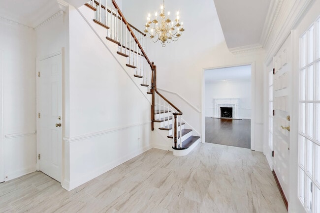 Building Photo - 931 Coventry Dr