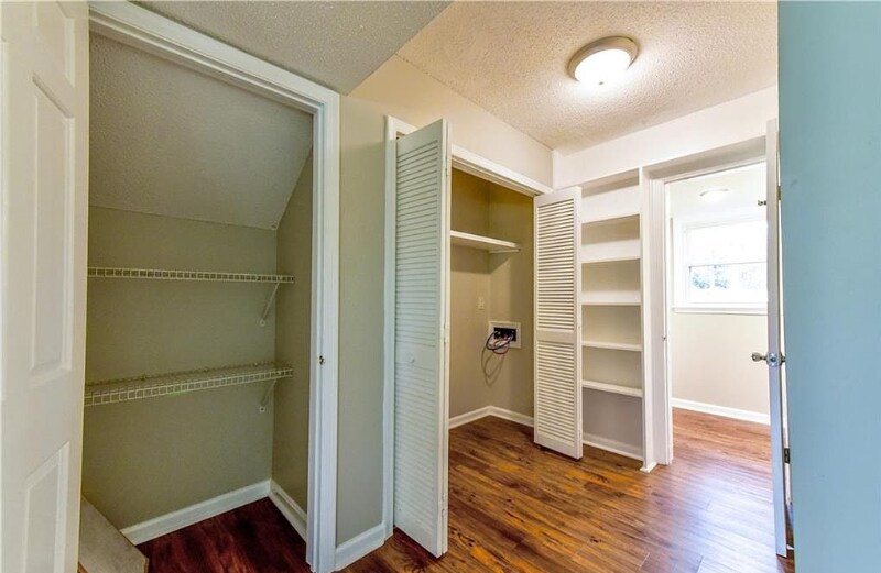 Building Photo - 233 Vivian Dr