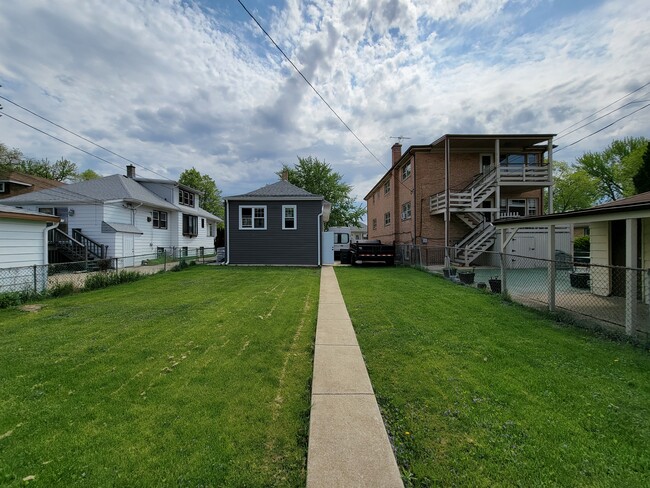 Building Photo - 2310 N 75th Ave