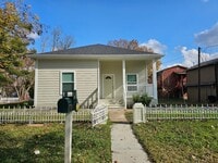 Building Photo - 414 N D Ave