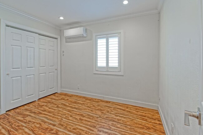 Building Photo - 2621 Mathews Ave