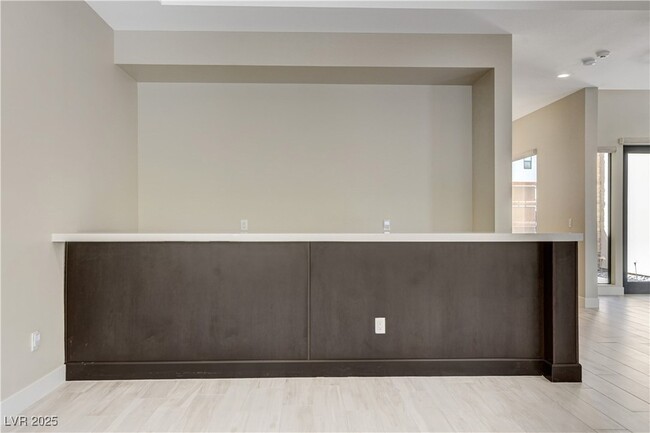 Building Photo - 64 Grey Feather Dr
