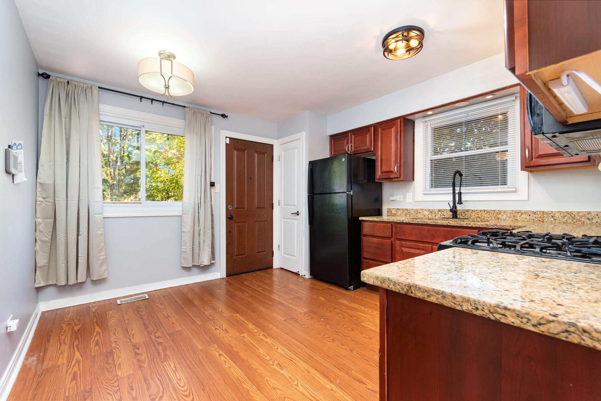 Building Photo - 544 Garfield Ave