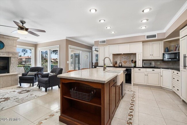 Building Photo - 8207 E Del Cuarzo Dr