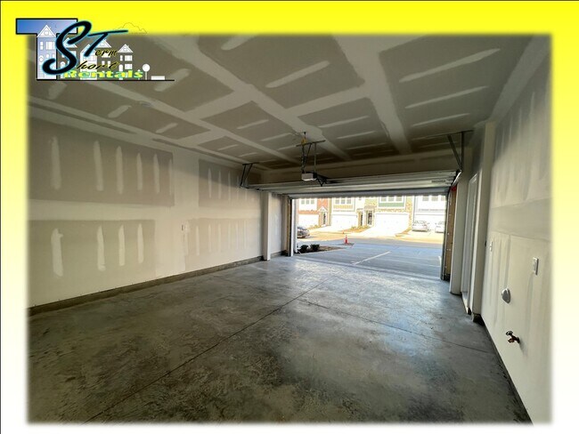 Building Photo - TST Rental 1