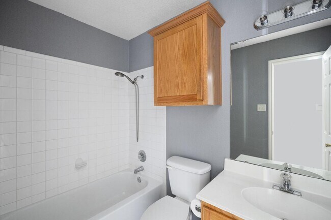 Building Photo - Stylish 3-Bed, 2-Bath Retreat with 1,061 S...