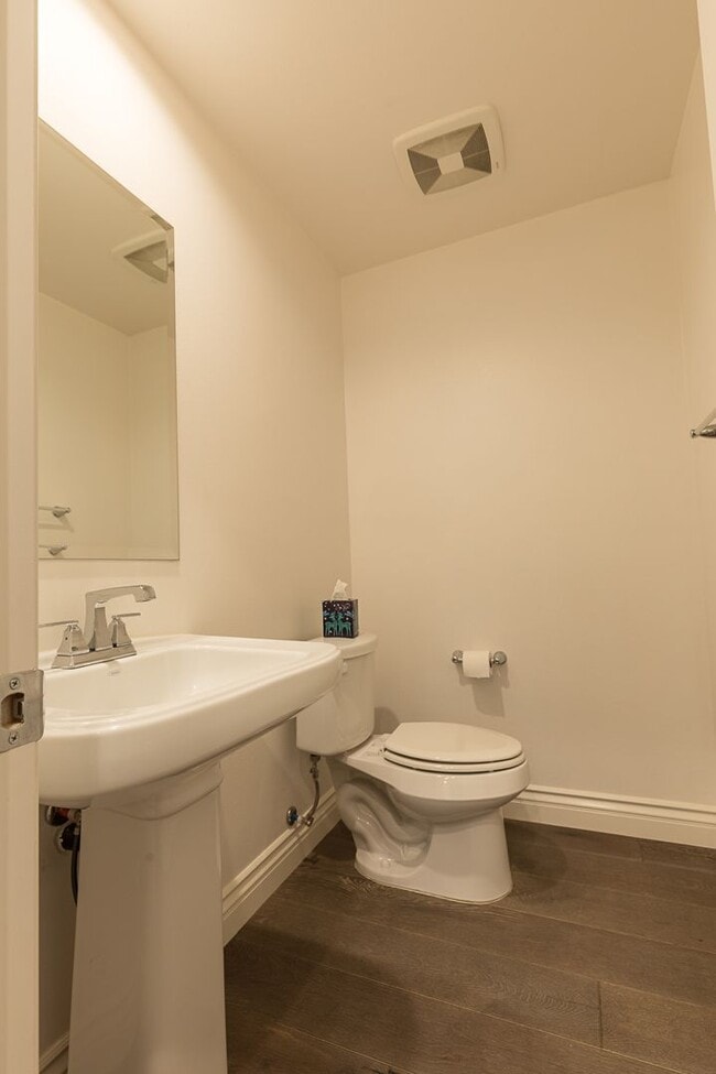 Building Photo - 2 Bedroom 2.5 Bath Townhome near Seabridge...
