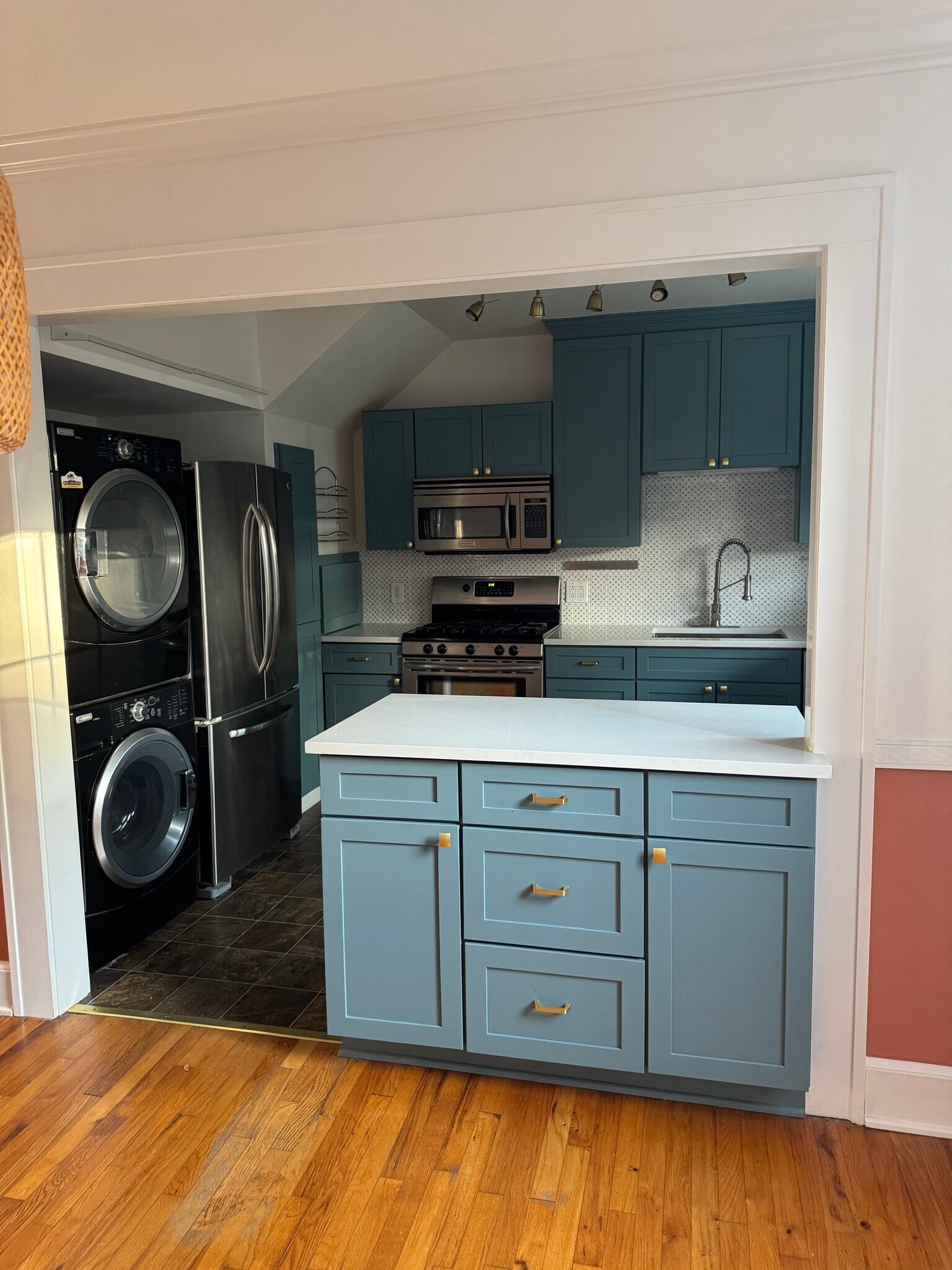 Kitchen - 17 8th Ave