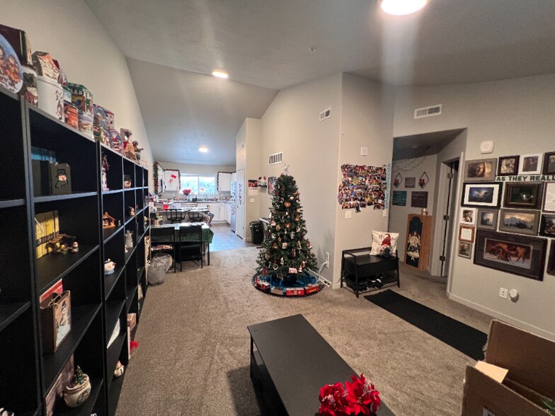 Building Photo - 67 W 600 S