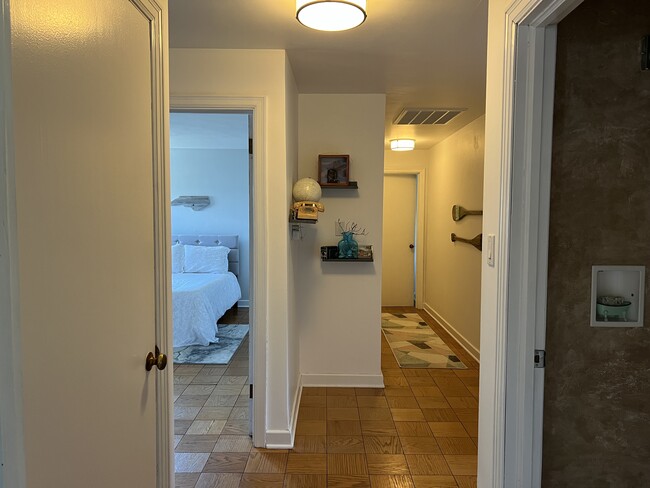 Building Photo - 120 Clearview Dr