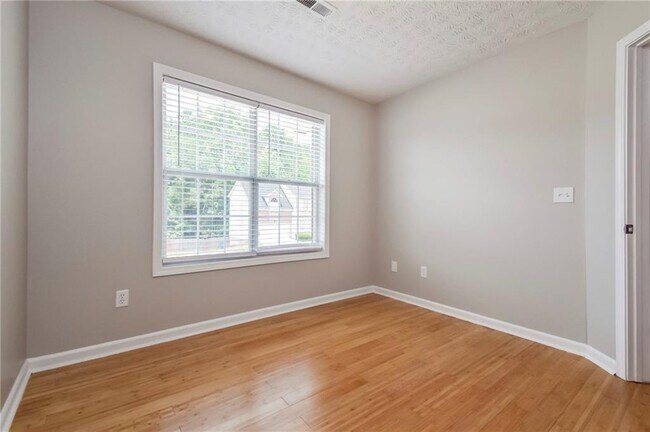 Building Photo - 305 Derby Dr