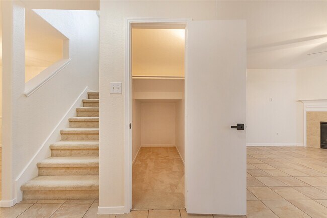 Building Photo - 2830 Katy Briar Ln