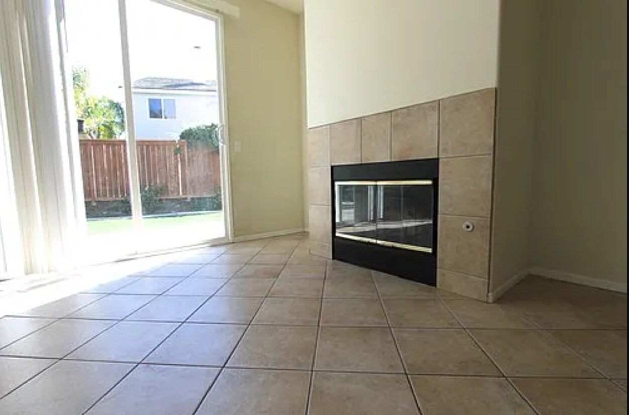 Building Photo - 40269 Miklich Dr