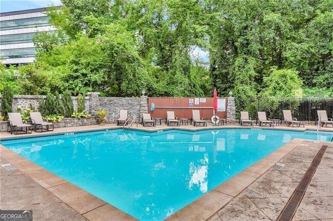 Building Photo - 5510 Glenridge Park NE