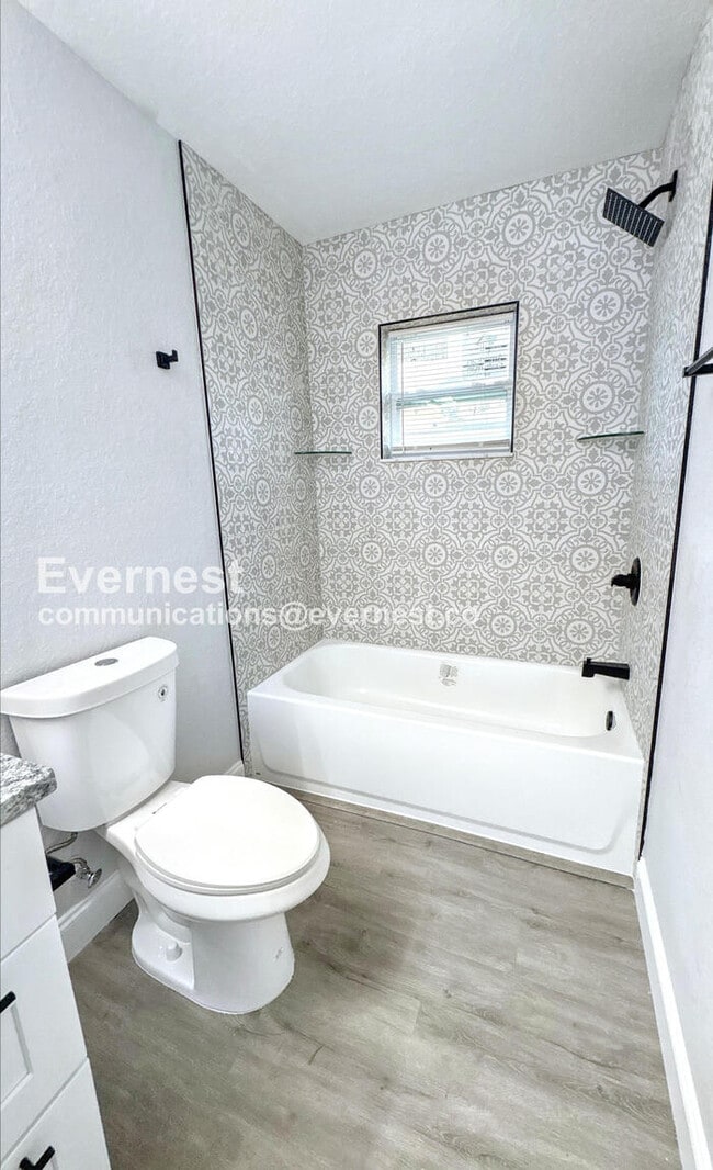 Building Photo - 1919 21st St S