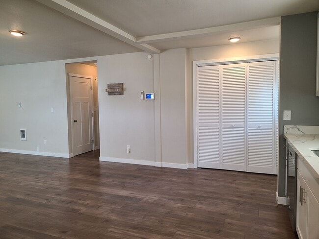 Building Photo - Beautifully Updated South Tacoma 3 Bedroom